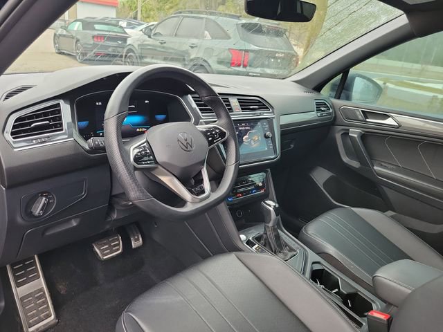 Used 2023 Volkswagen Tiguan SE R-Line image 12