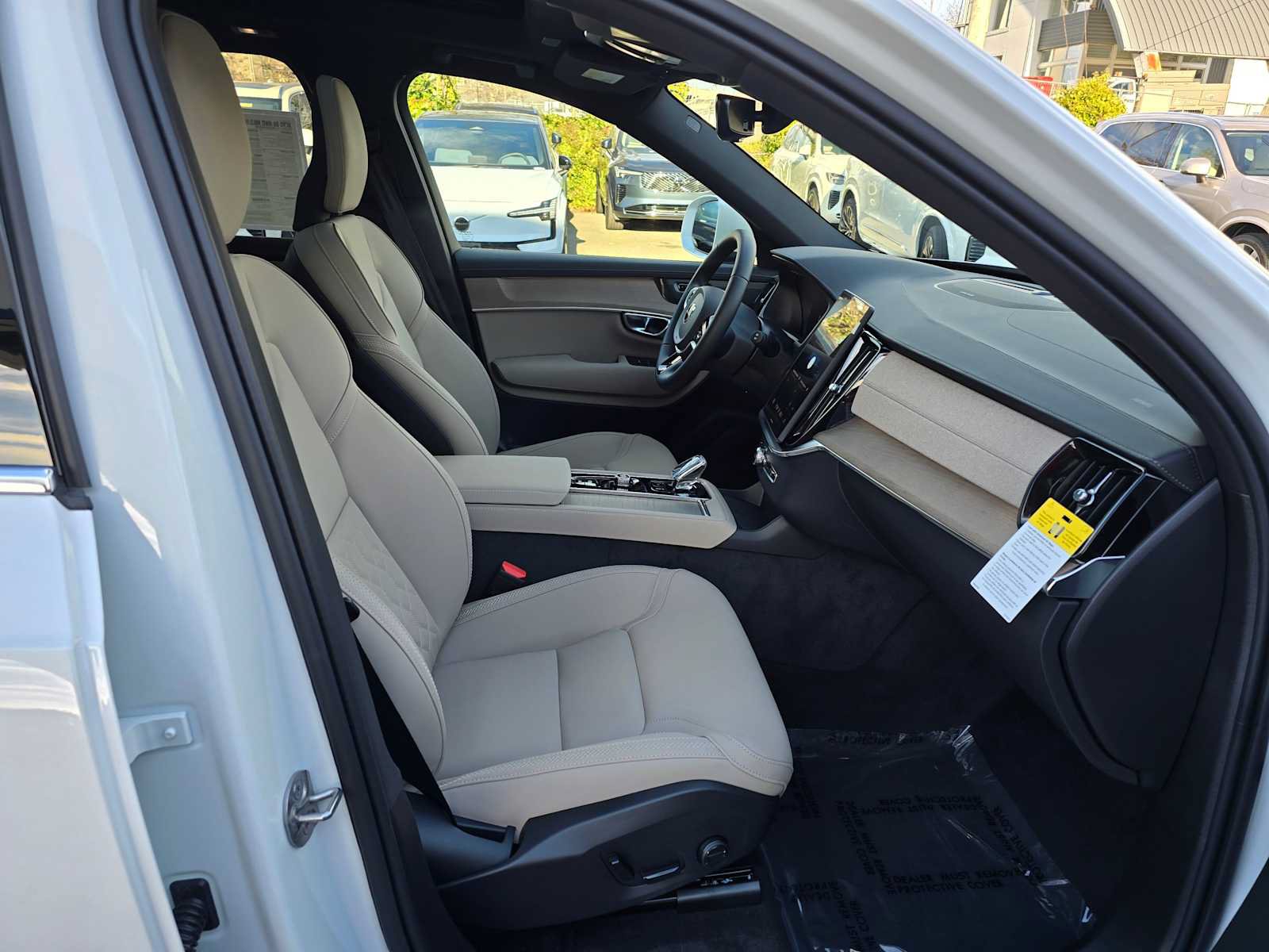 New 2026 Volvo XC90 B6 Plus w/ Protection Package Premier AWD/4WD image 11
