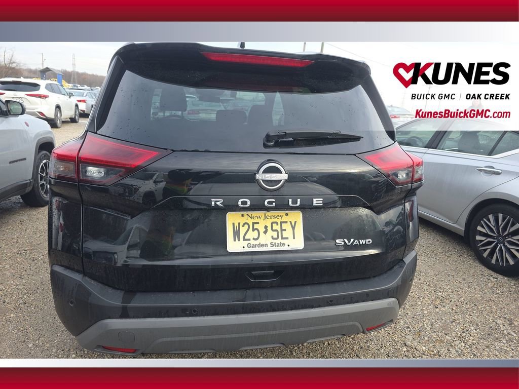 Used 2023 Nissan Rogue SV image 6