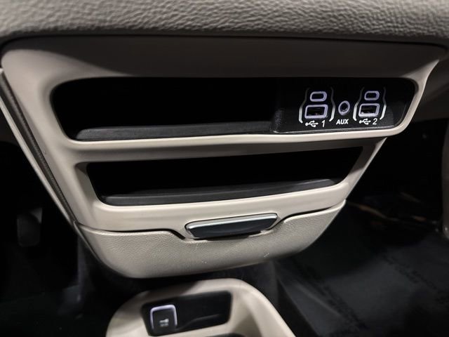 Used 2023 Chrysler Pacifica Touring-L image 23
