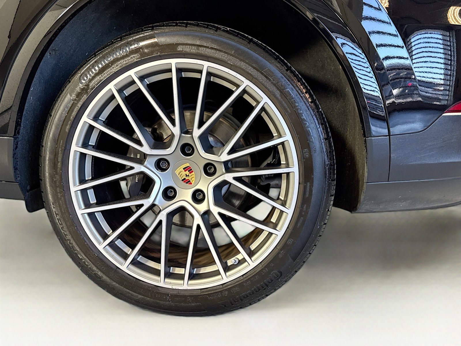 Used 2023 Porsche Cayenne Platinum Edition image 25