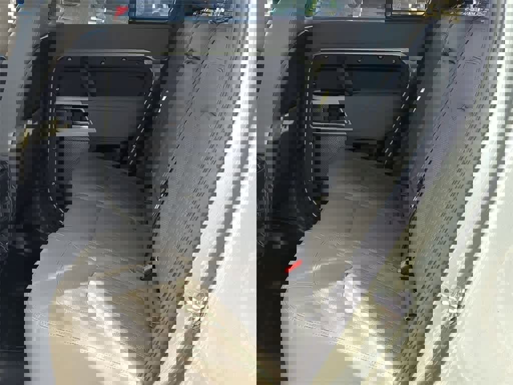 Used 2022 Land Rover Defender 110 SE image 18