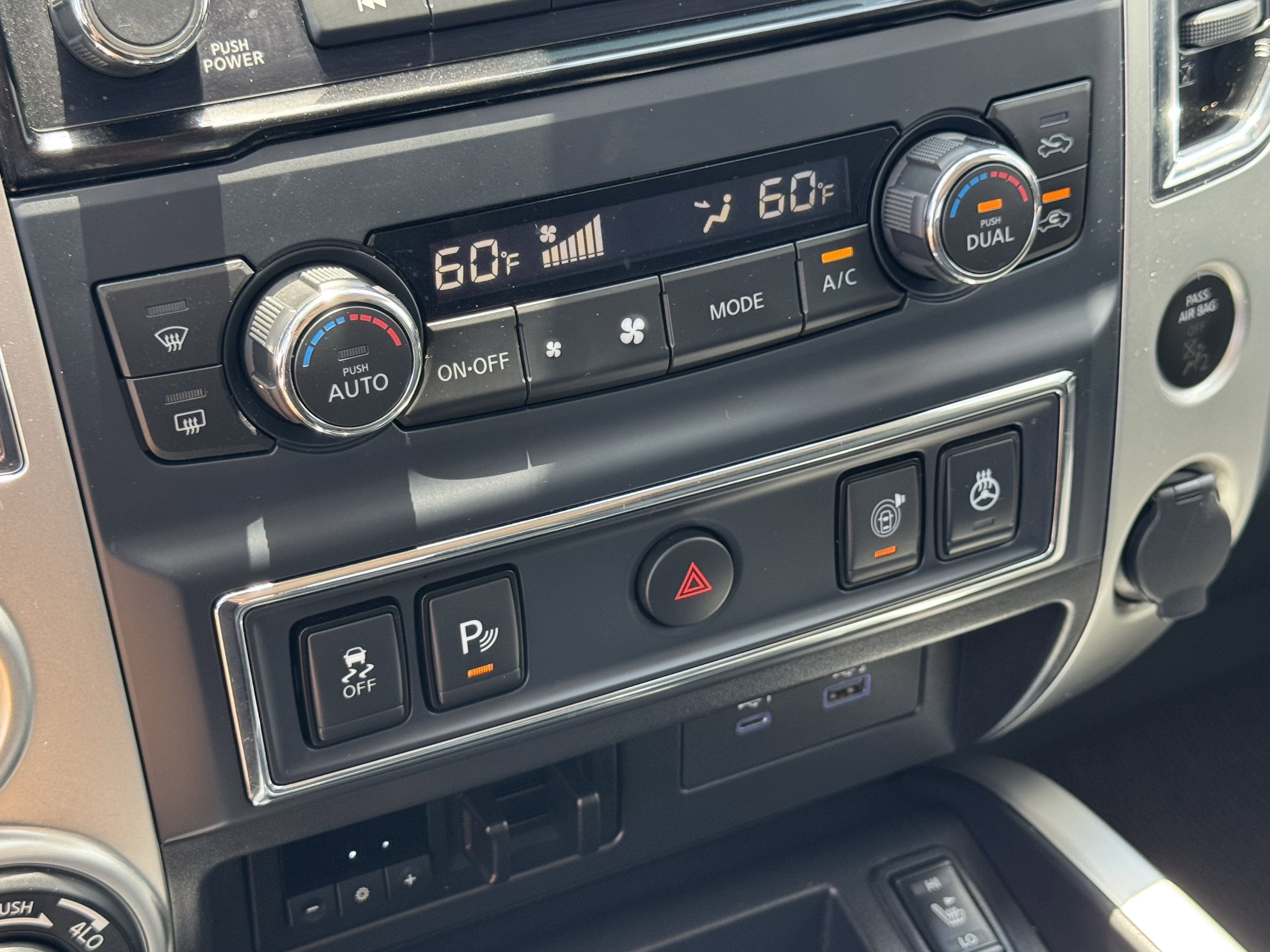 Used 2020 Nissan Titan SL w/ Moonroof Package AWD/4WD image 20