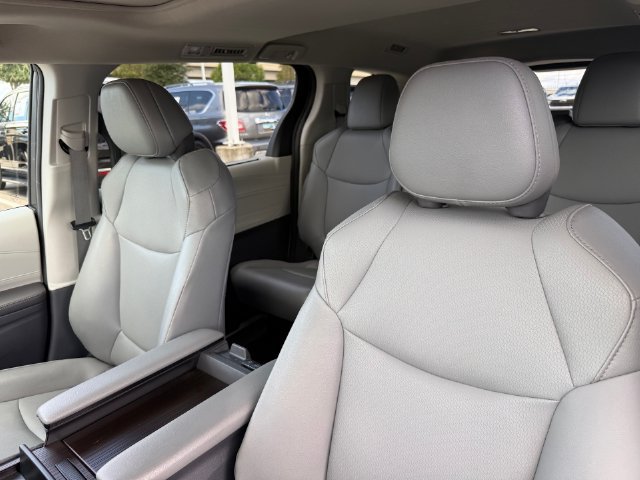 Used 2023 Toyota Sienna XLE FWD image 11