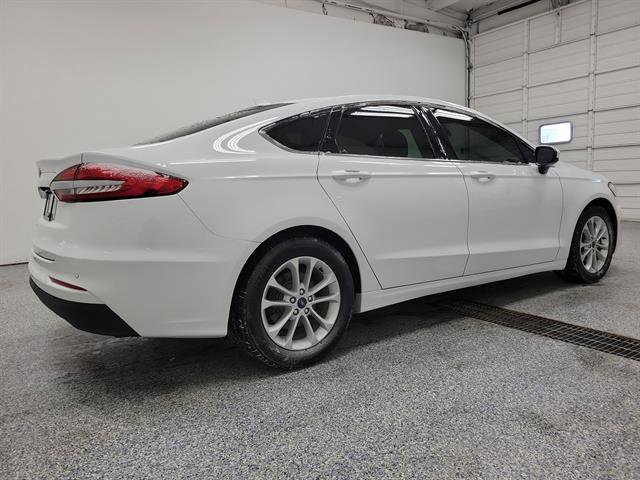 Used 2020 Ford Fusion SE image 3