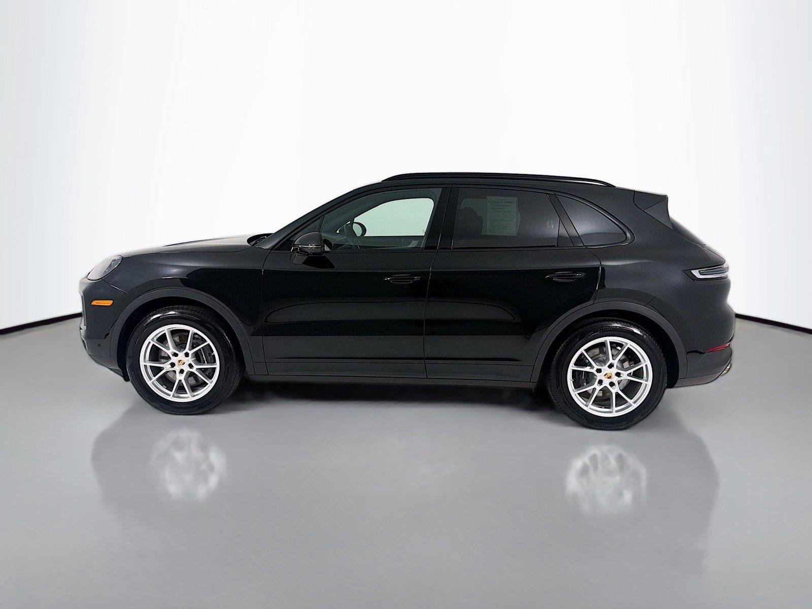 Certified 2025 Porsche Cayenne AWD/4WD image 2