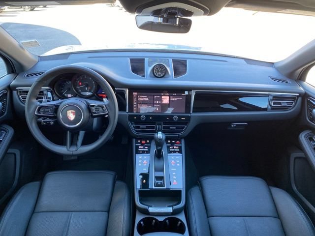 Certified 2025 Porsche Macan AWD/4WD image 29