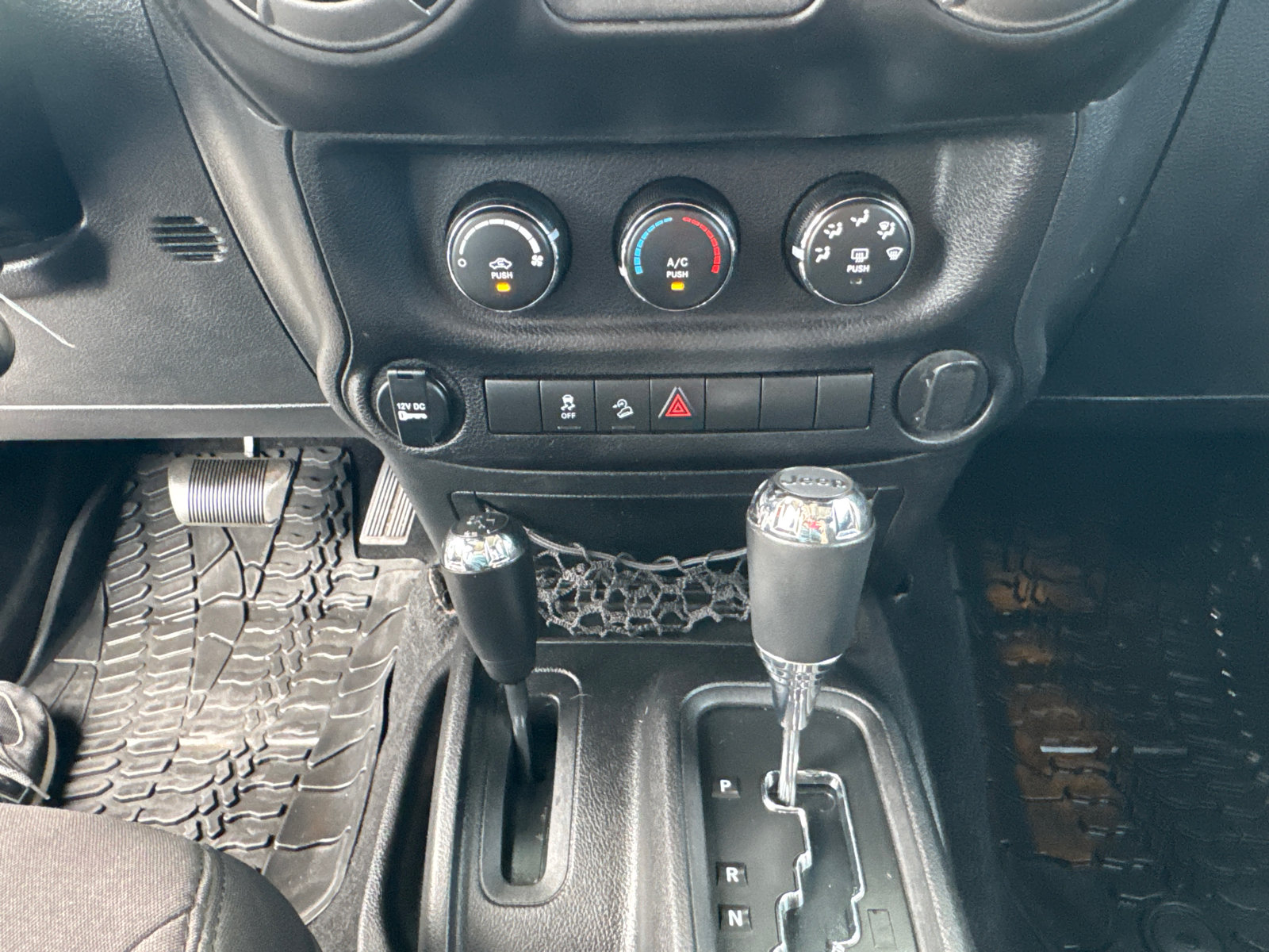 Used 2014 Jeep Wrangler Unlimited Sport w/ Connectivity Group AWD/4WD image 12