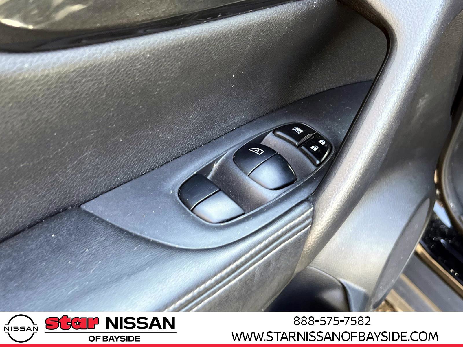 Used 2017 Nissan Rogue SV image 16