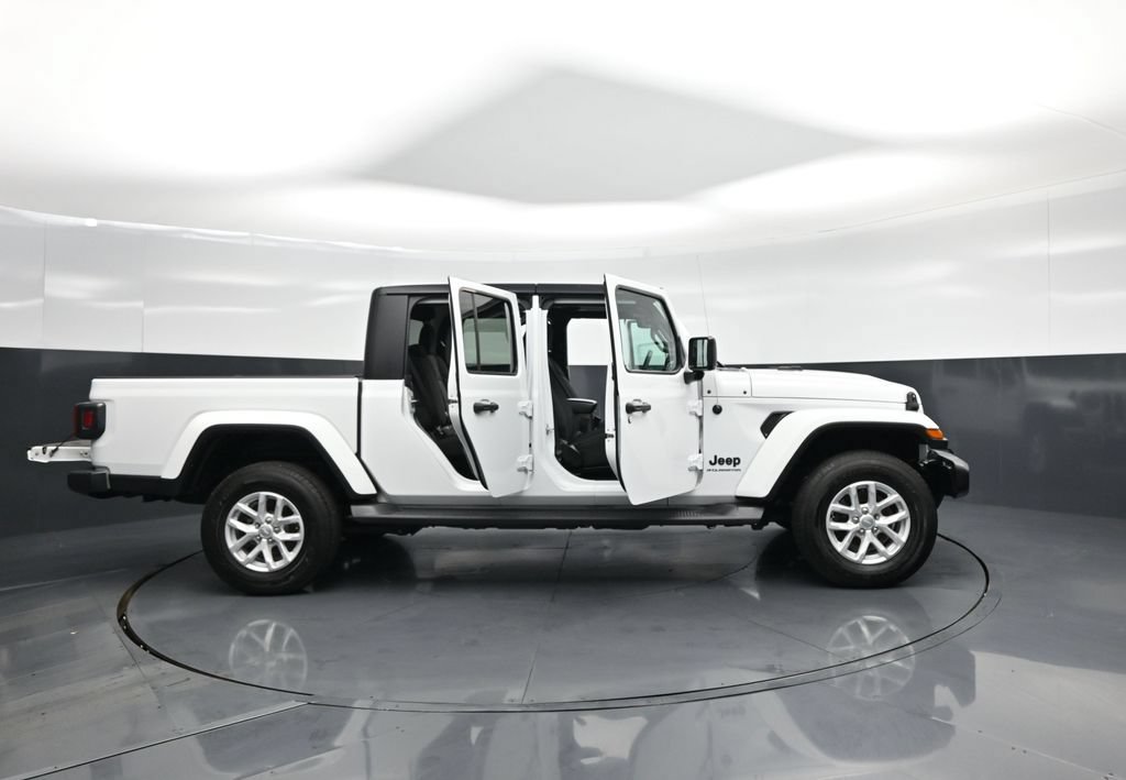 Used 2023 Jeep Gladiator Sport AWD/4WD image 5