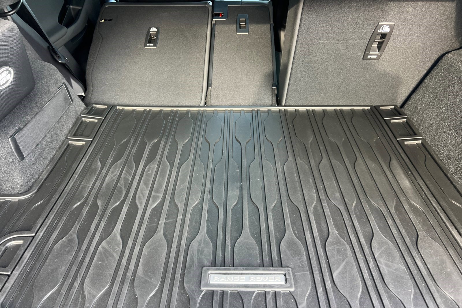 Used 2024 Land Rover Range Rover Evoque Dynamic SE image 34
