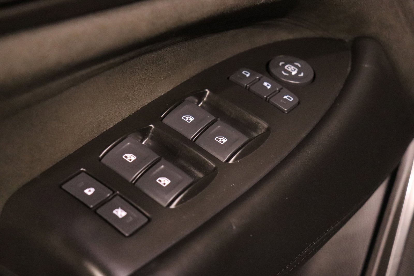 Used 2015 Cadillac Escalade Platinum image 11