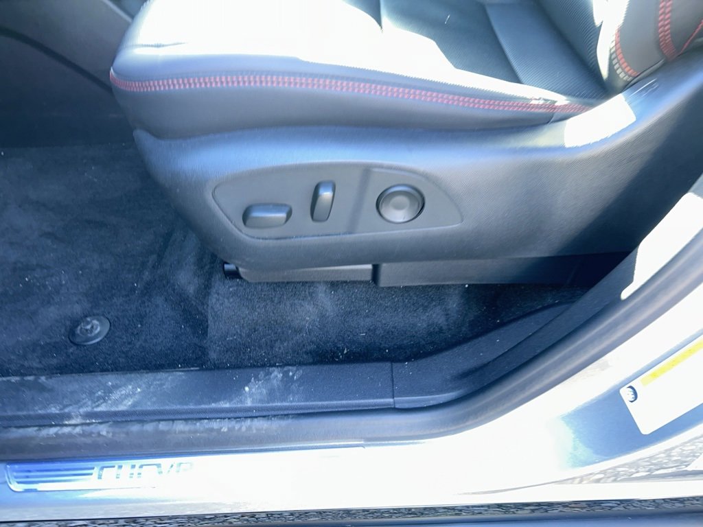 Used 2024 Chevrolet Traverse RS image 17