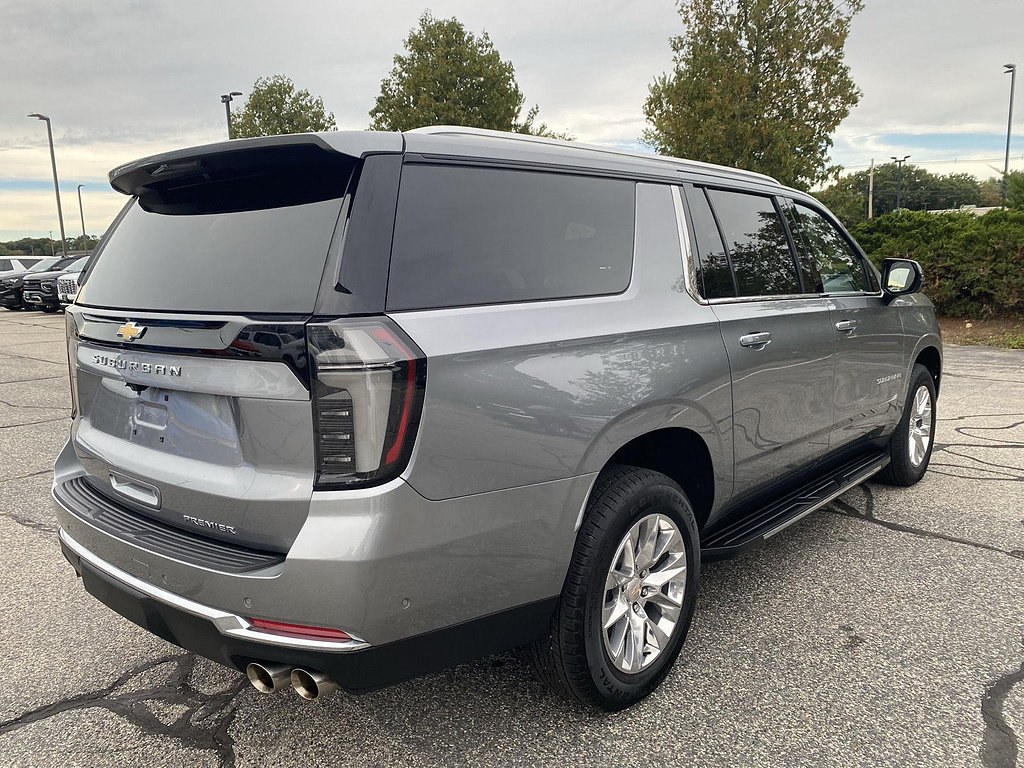 Certified 2026 Chevrolet Suburban Premier AWD/4WD image 10