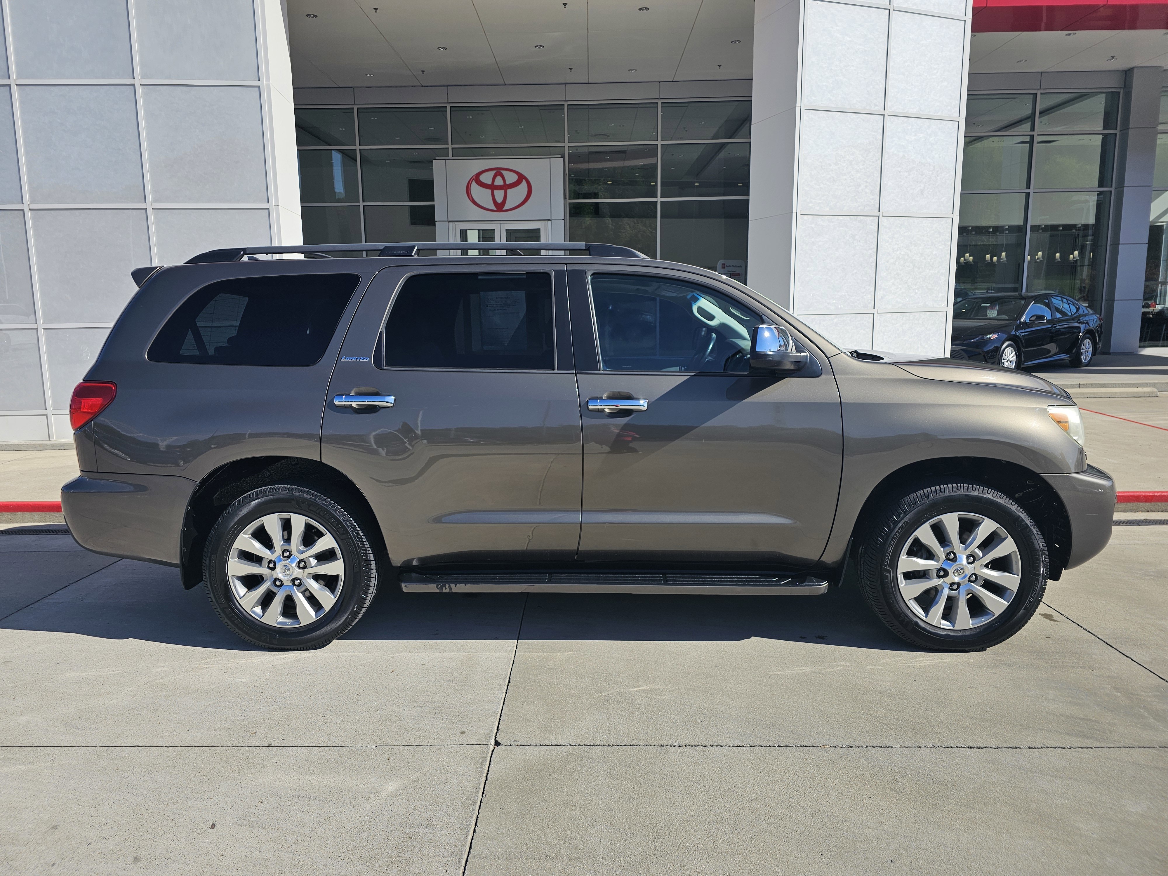 Used 2010 Toyota Sequoia Limited image 3