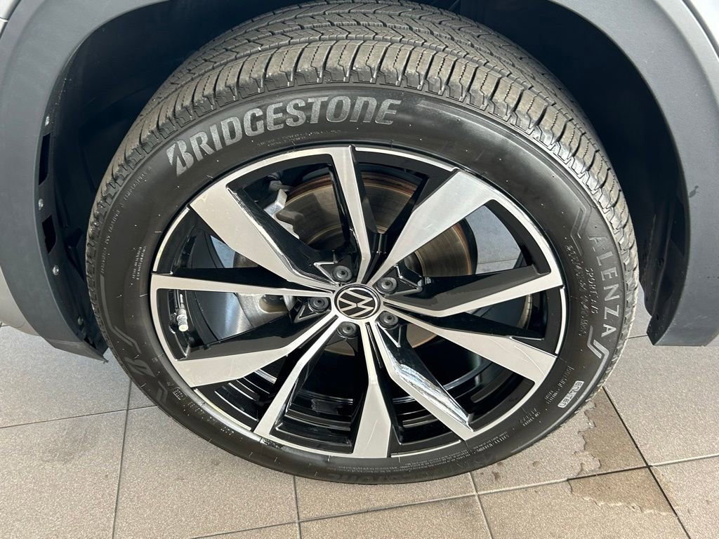 Used 2024 Volkswagen Atlas Cross Sport SEL Premium R-Line image 39
