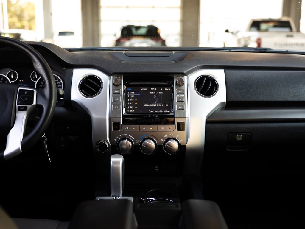Used 2017 Toyota Tundra SR5 AWD/4WD image 21