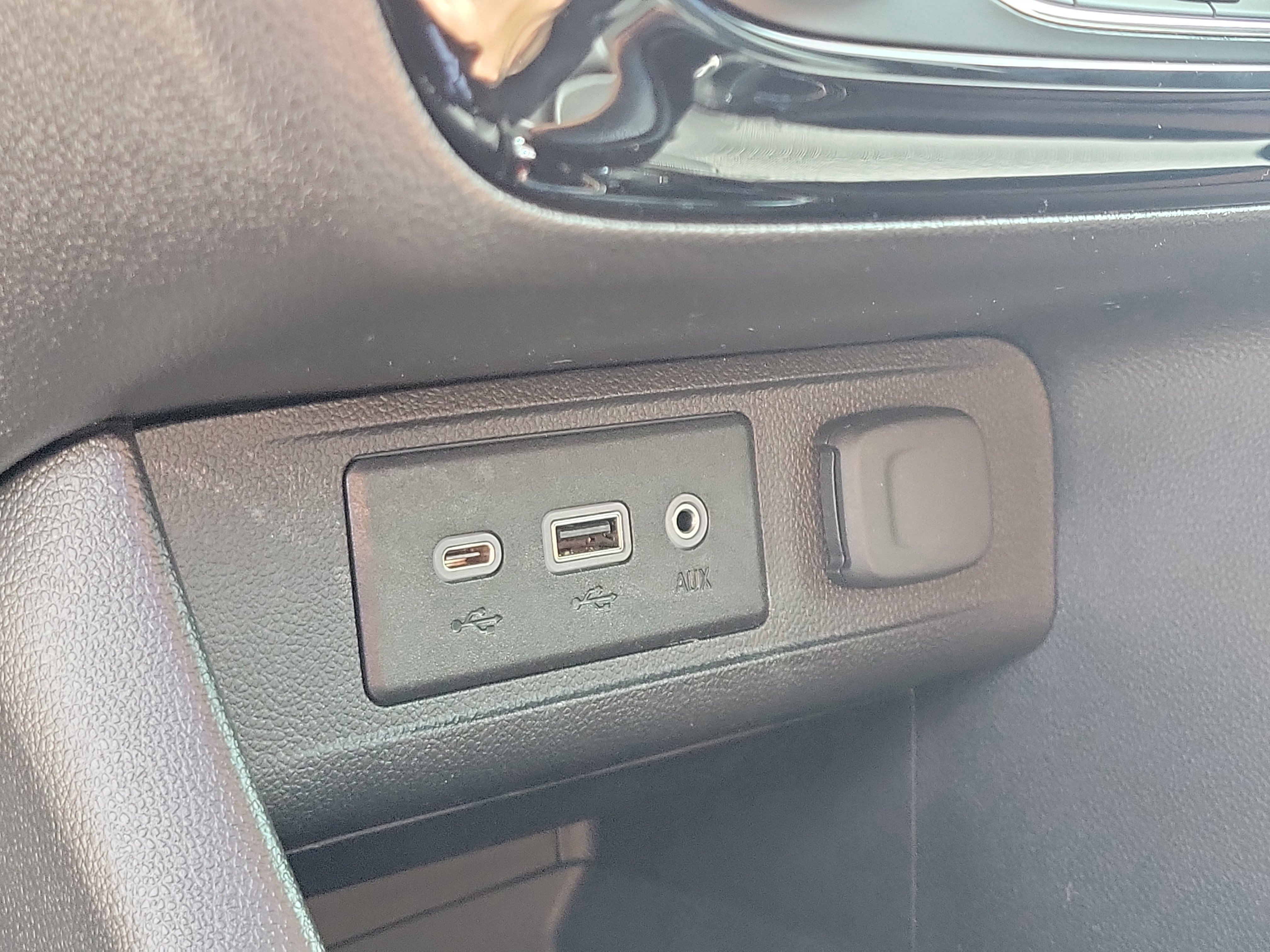 Used 2023 Buick Encore GX Preferred image 27