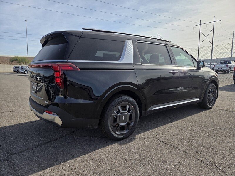 New 2026 Kia Carnival SX FWD image 3
