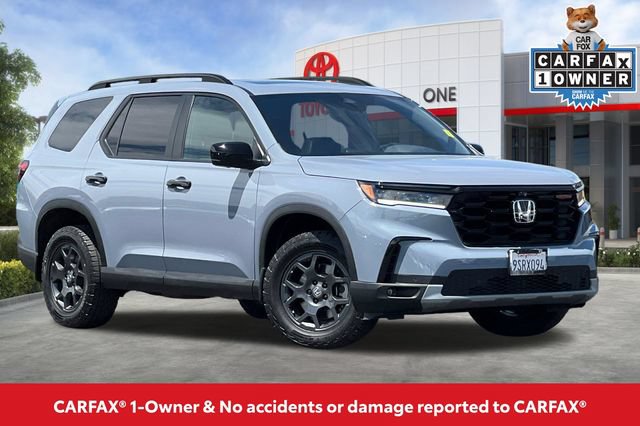 Used 2025 Honda Pilot TrailSport image 2