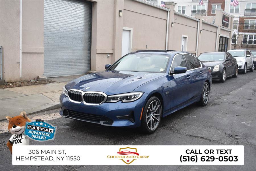 Used 2022 BMW 330e w/ Premium Package image 2