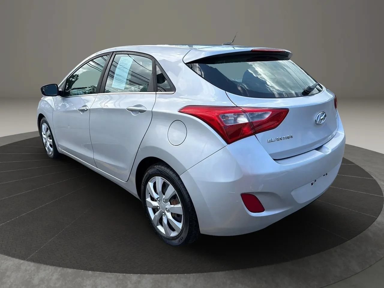 Used 2017 Hyundai Elantra GT FWD image 7