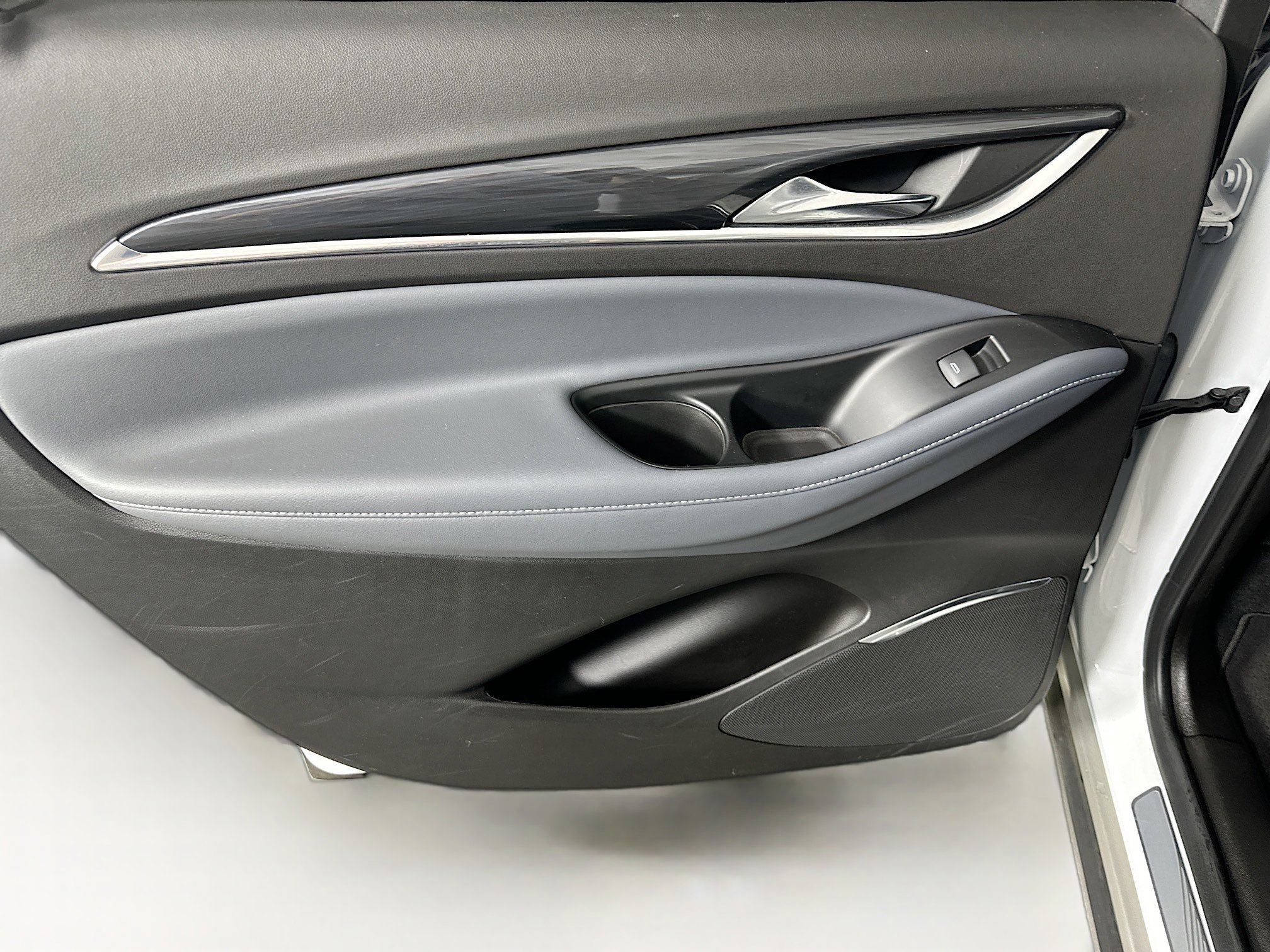 Used 2024 Buick Enclave Premium image 25