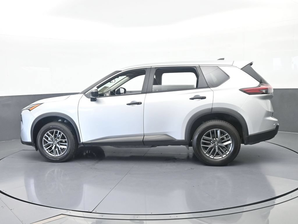 Used 2024 Nissan Rogue S FWD image 3
