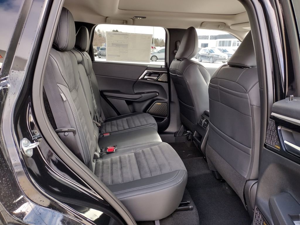 New 2026 Mitsubishi Outlander SE image 10