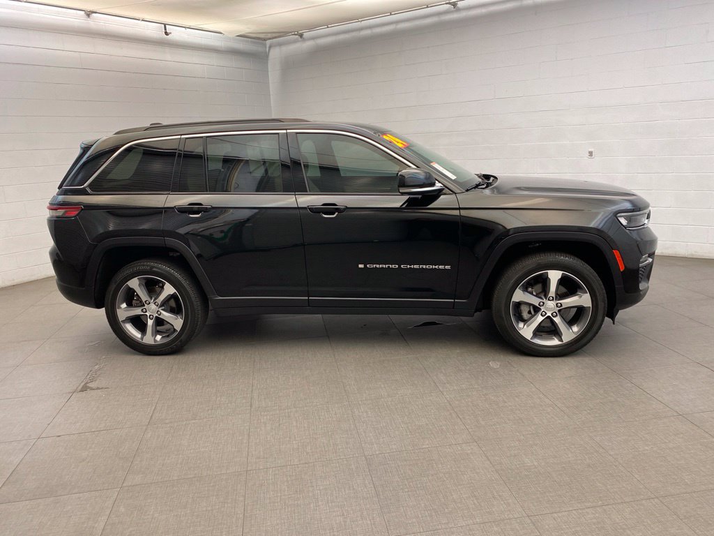 Certified 2024 Jeep Grand Cherokee Limited AWD/4WD image 9