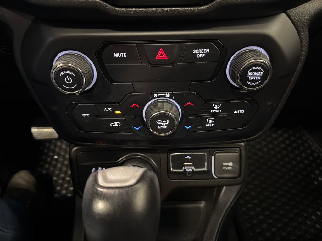 Used 2020 Jeep Renegade Trailhawk w/ Premium Leather Group AWD/4WD image 10