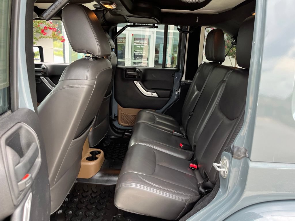 Used 2015 Jeep Wrangler Unlimited Sahara w/ Max Tow Package AWD/4WD image 13