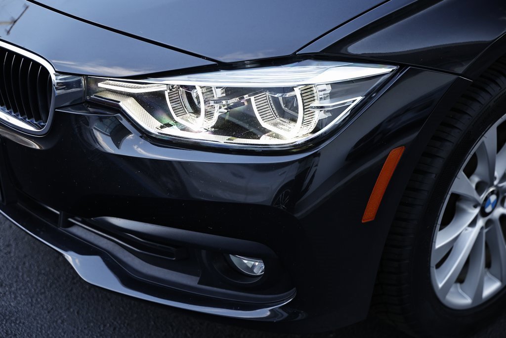 Used 2018 BMW 320i Sedan w/ Convenience Package image 12