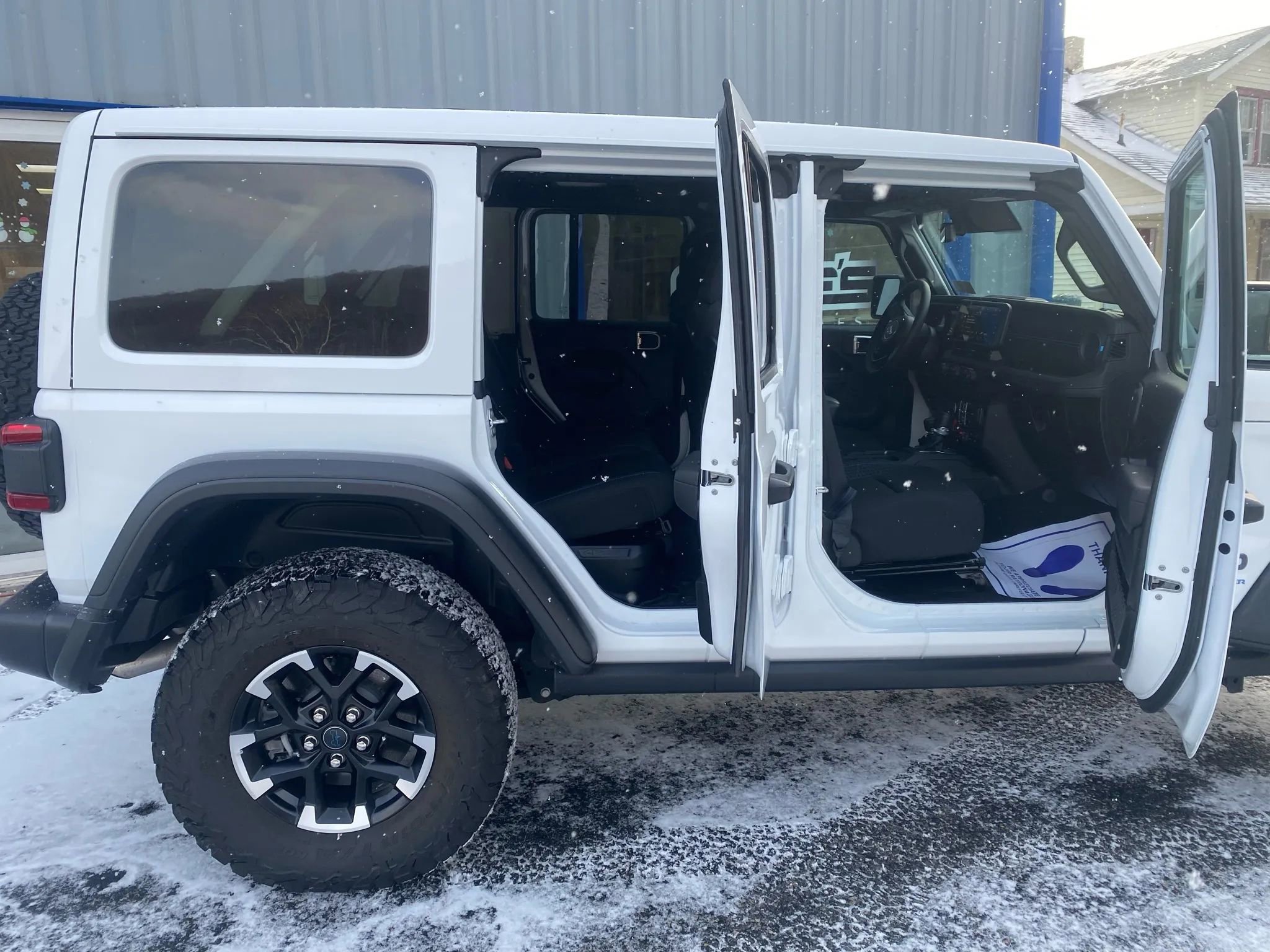 Used 2024 Jeep Wrangler Unlimited Rubicon 4xe w/ Technology Group image 3