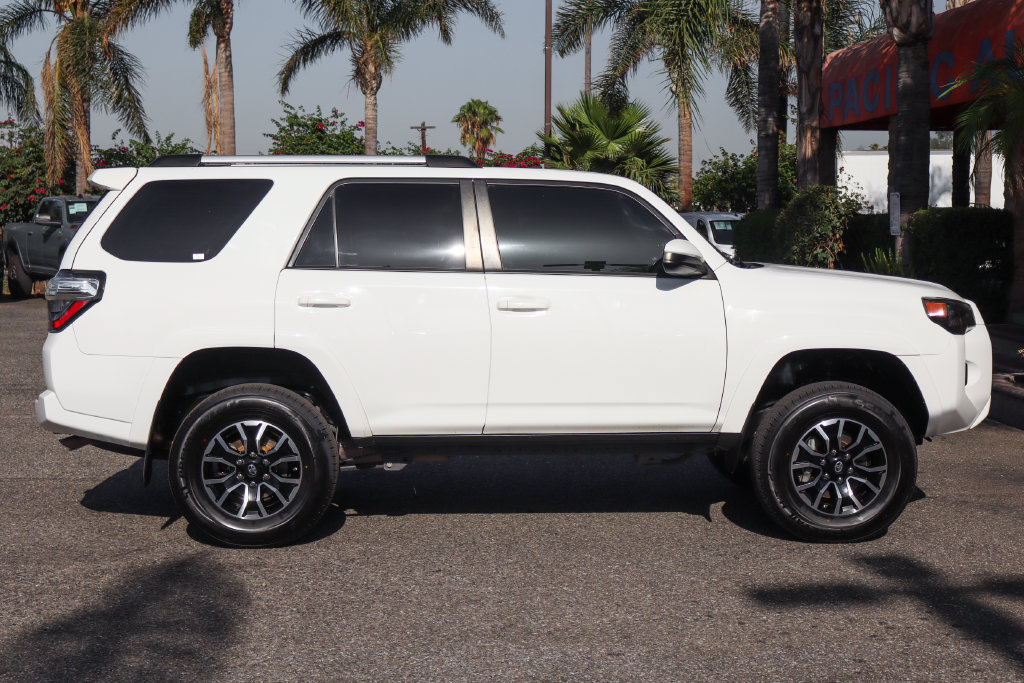 Used 2021 Toyota 4Runner SR5 AWD/4WD image 9