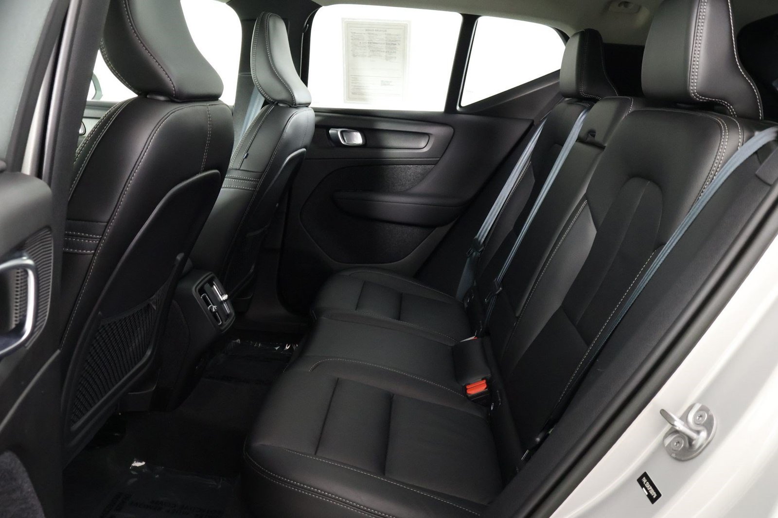 Certified 2023 Volvo XC40 B5 Ultimate w/ Protection Package Premier AWD/4WD image 32