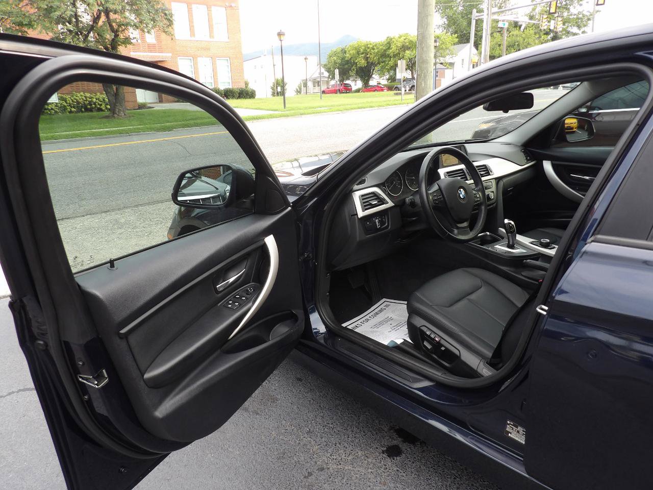 Used 2015 BMW 320i xDrive Sedan image 12