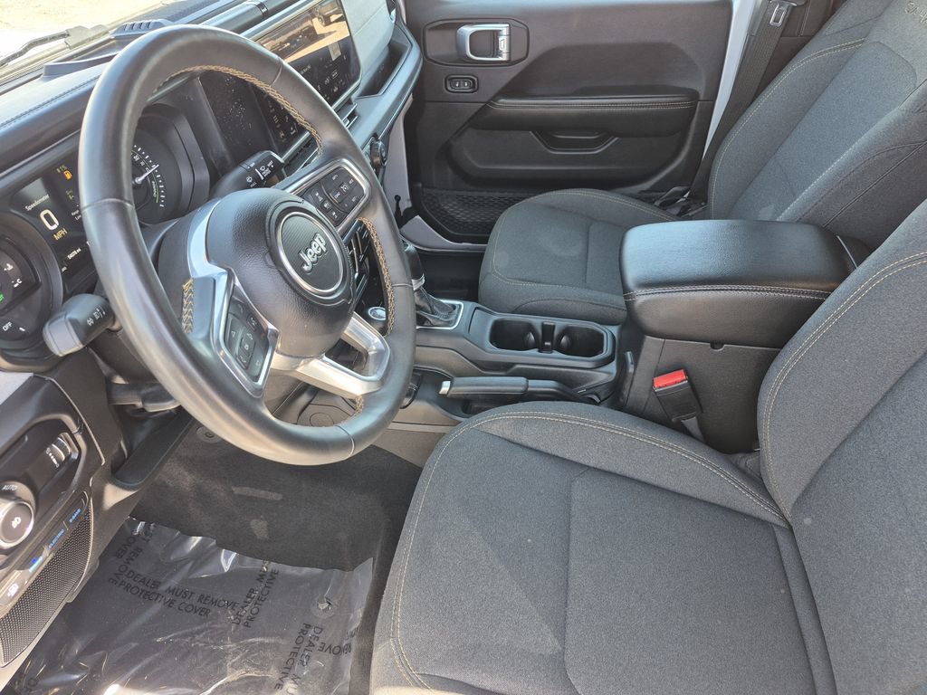 Used 2024 Jeep Wrangler Unlimited Sahara AWD/4WD image 11