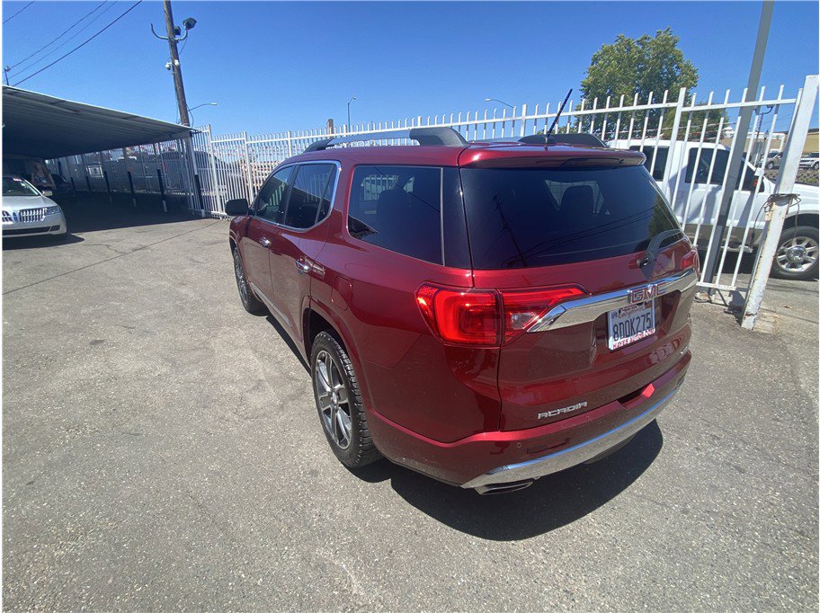 Used 2018 GMC Acadia Denali w/ Technology Package AWD/4WD image 5