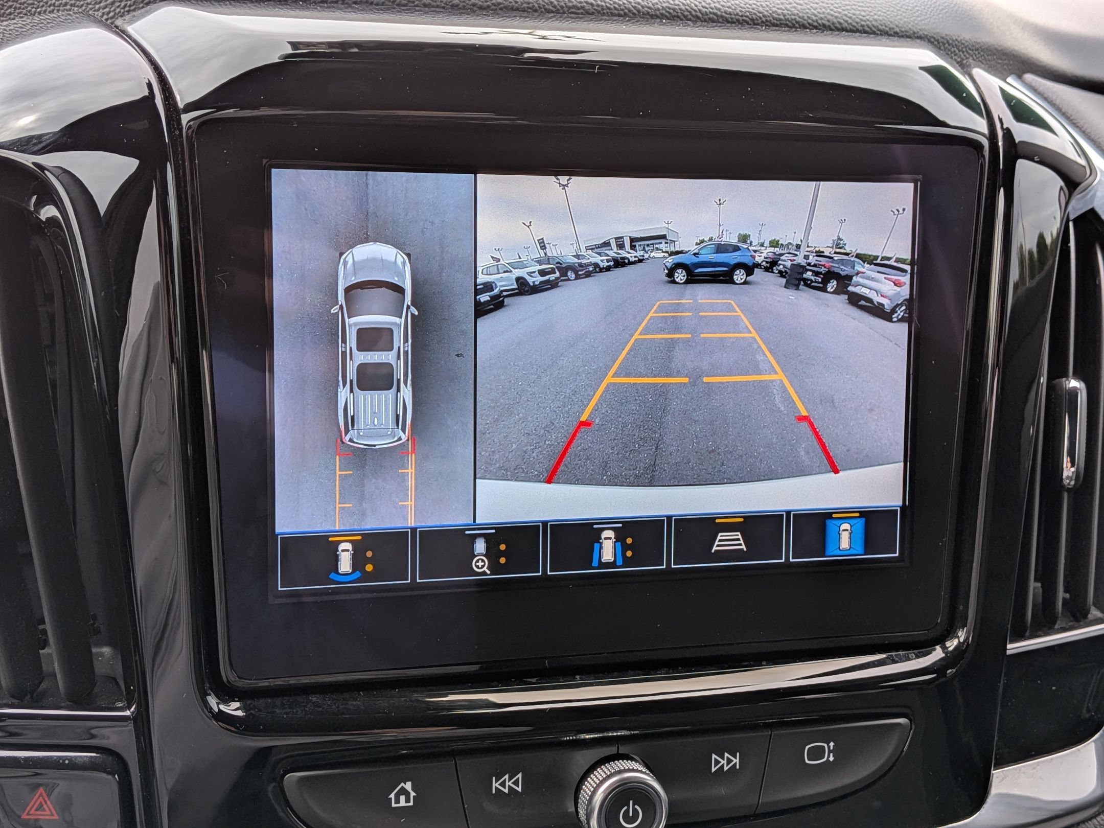 Certified 2023 Chevrolet Traverse LT w/ Rear Camera Mirror Package AWD/4WD image 15