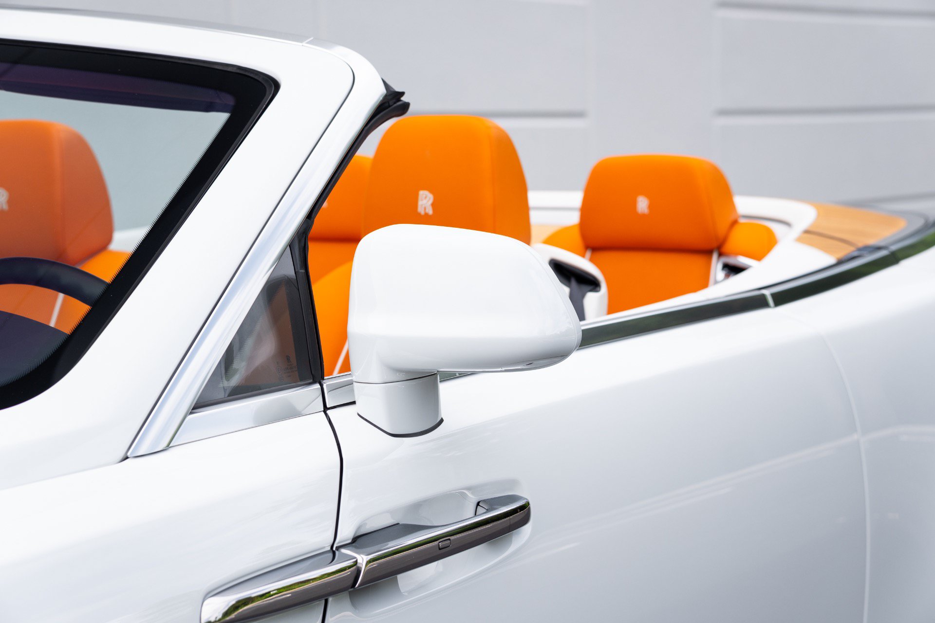 Used 2017 Rolls-Royce Dawn RWD image 32