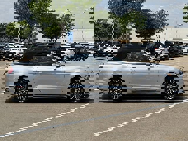 Used 2016 Ford Mustang Premium RWD image 3