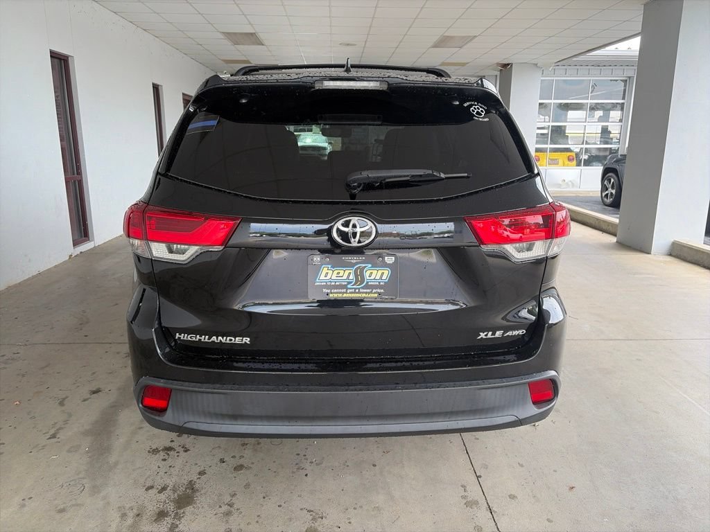 Used 2017 Toyota Highlander XLE AWD/4WD image 6