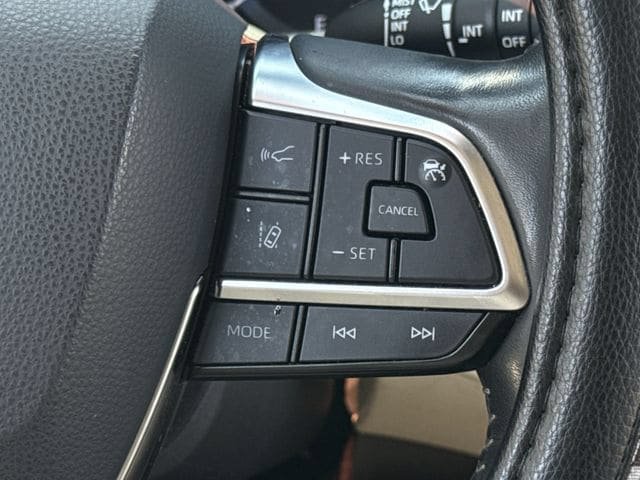 Used 2021 Toyota Highlander Limited FWD image 15