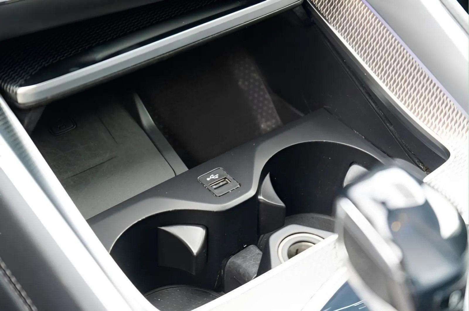 Used 2021 BMW X6 xDrive40i w/ M Sport Package image 24