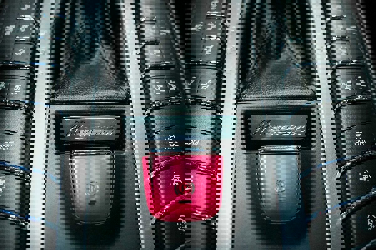 Used 2018 Porsche Macan AWD/4WD image 12