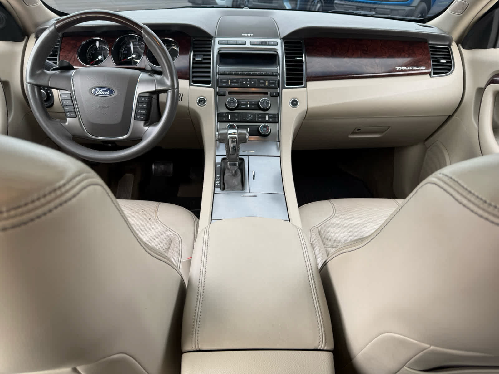 Used 2010 Ford Taurus Limited FWD image 17
