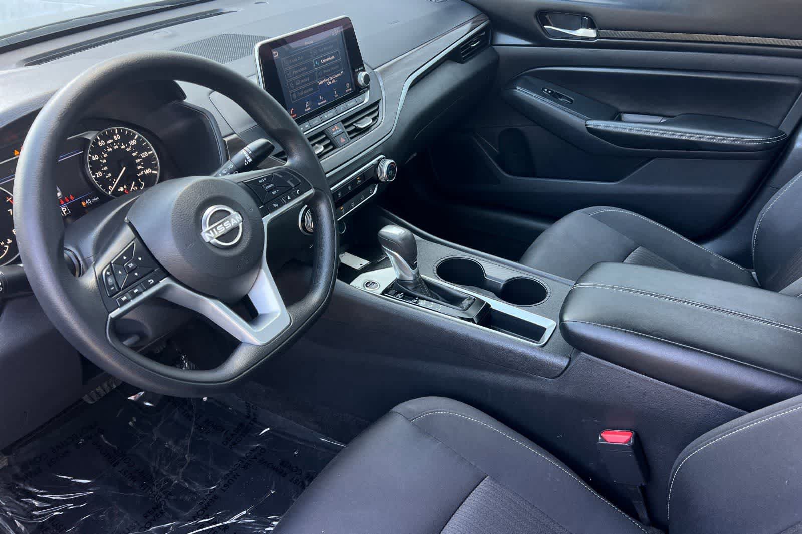 Used 2025 Nissan Altima 2.5 SV FWD image 12