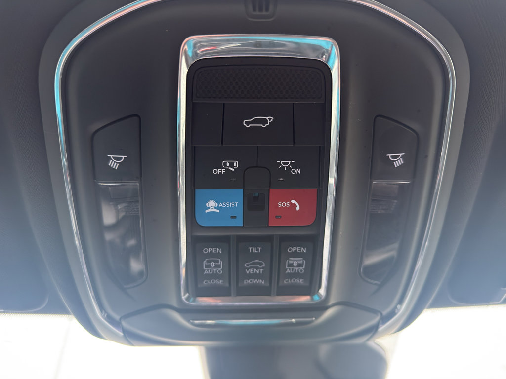 Used 2024 Jeep Grand Cherokee L Limited image 23