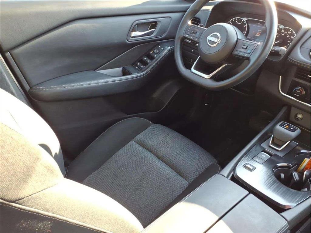 Used 2024 Nissan Rogue SV image 9